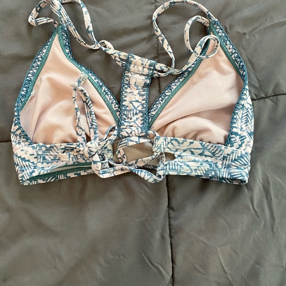 Bikini - Picture 3 of 5